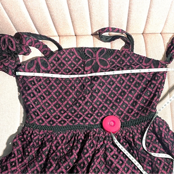 Cute red lace dress! - Picture 8 of 9